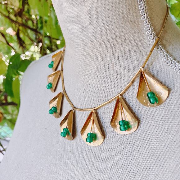 VTG Mid Century Modernist Gold Tone Necklace Green Glass Beads Sculptural Artful - Picture 2 of 12